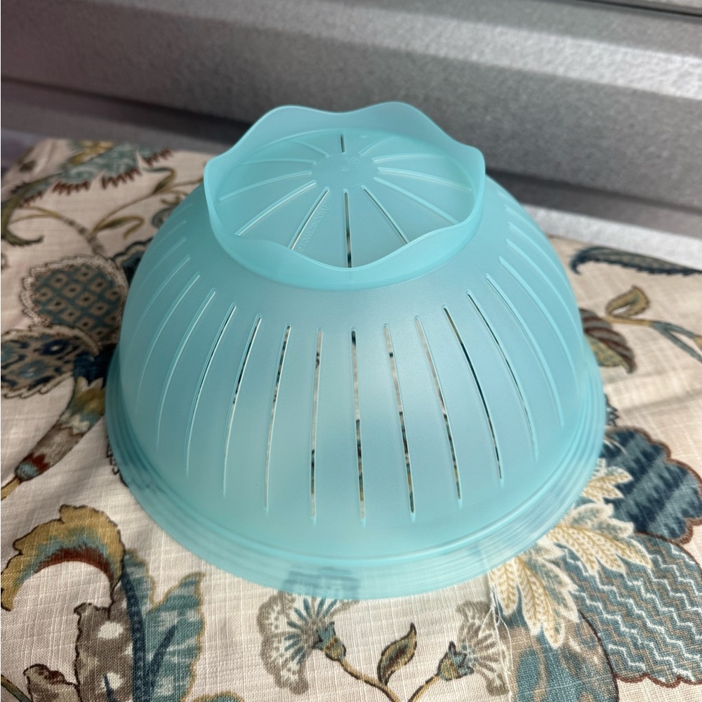 Tupperware Blue Colander - Picture 2 of 2